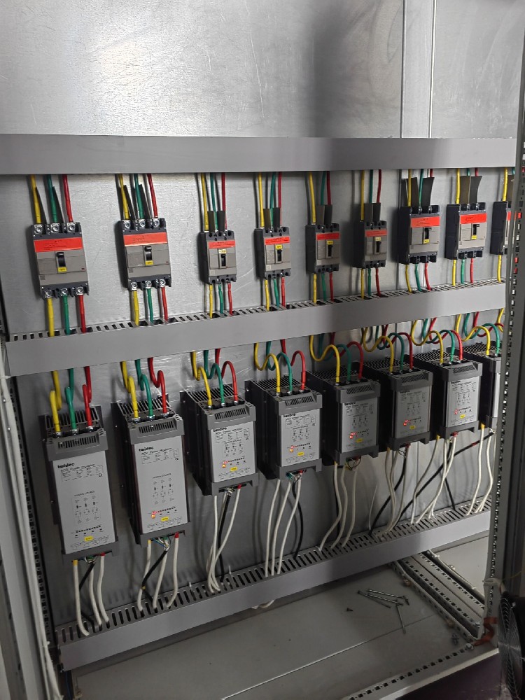 电力调整器负载电压加不上去是什么原因？