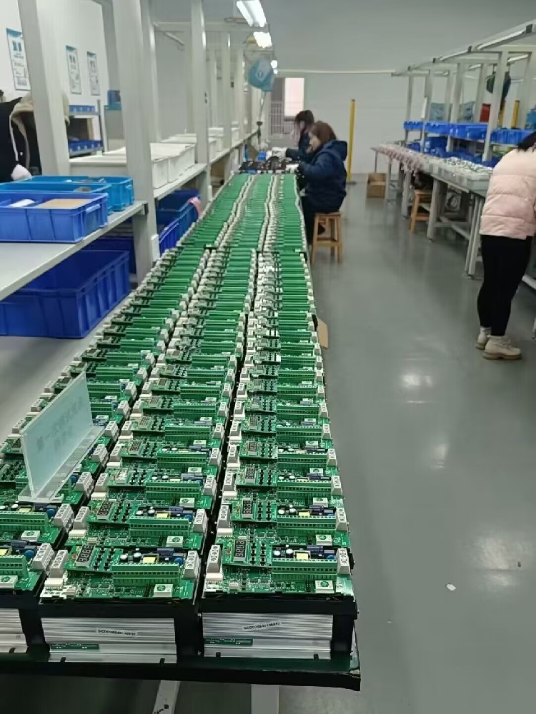 电力调整器在运行时最大电流逐步降低是为什么？