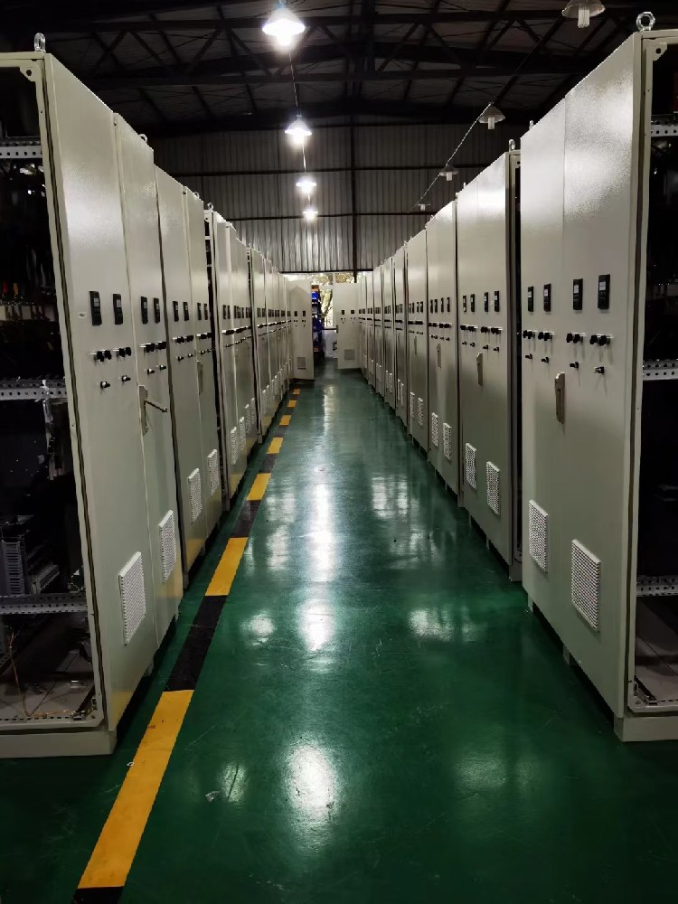 若何对电力调整器进行定期守护和机能检测？