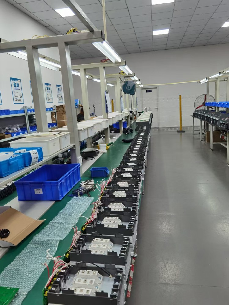 电力调整器的额定电压、额定电流和额定功率是若何确定的？