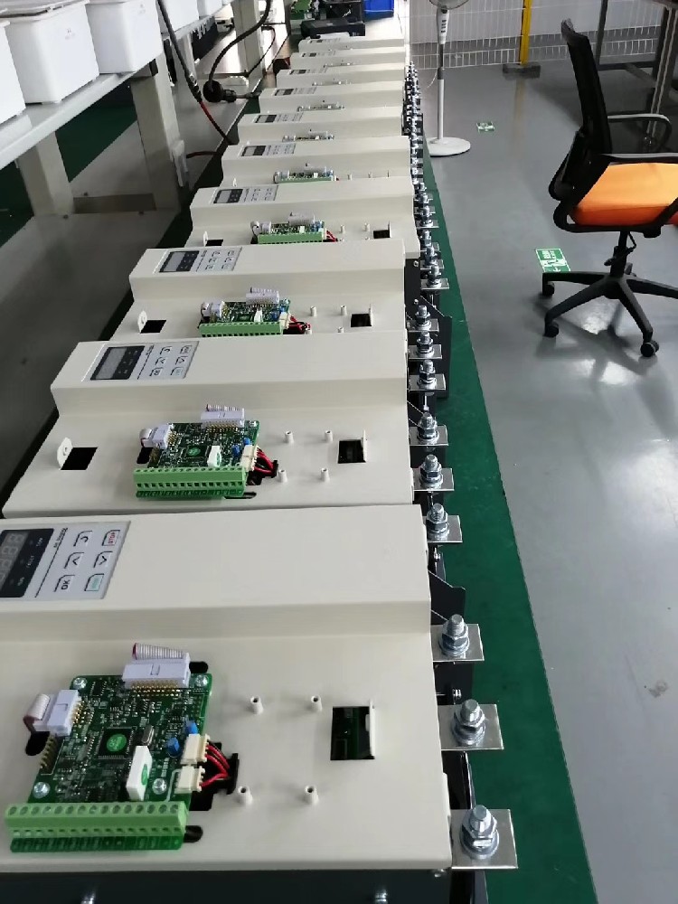 电力调整器与变频器在某些利用场景下职能有沉叠，若何抉择使用哪一个？