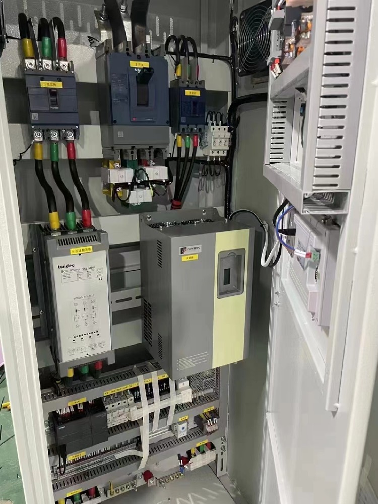 对于间歇性工作的负载，若何选择相宜的电力调整器以提高其使用寿命？