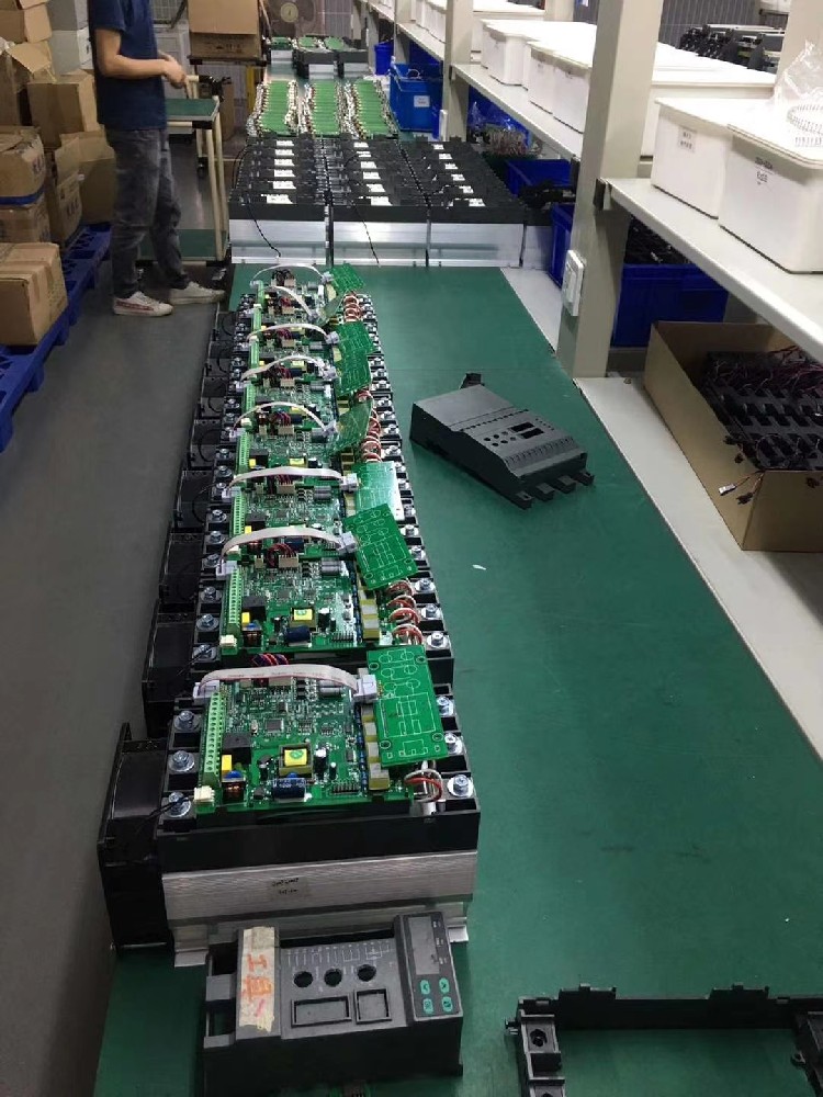 当电力调整器接入的电网存在三相不平衡时，会产生什么后果及若何解决？