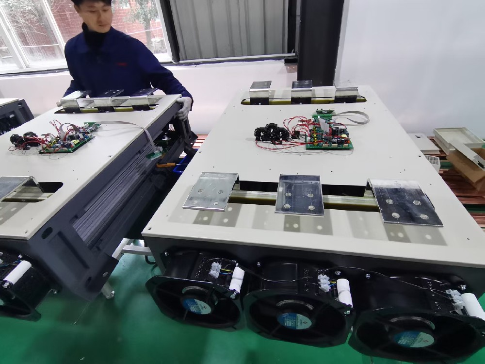 电力调整器在海优势电场的利用中，若何应对湿润、高盐等恶劣环境？