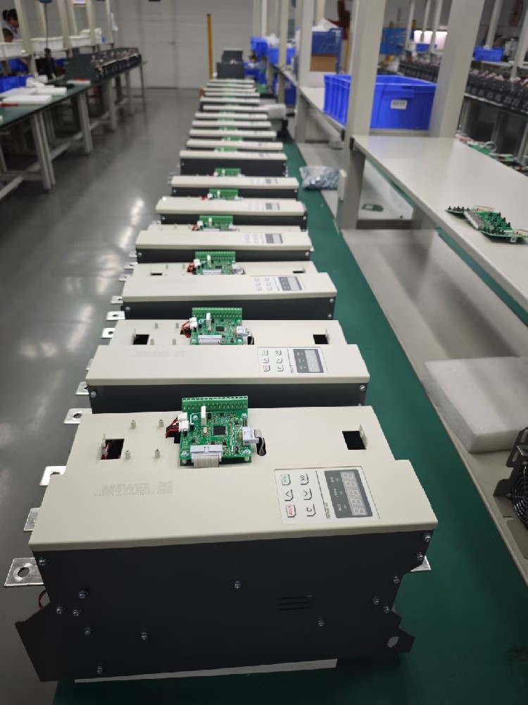 电力调整器操作面板上的部门按键无反映，是按键自身故障，还是内部电路问题，该若何维建？