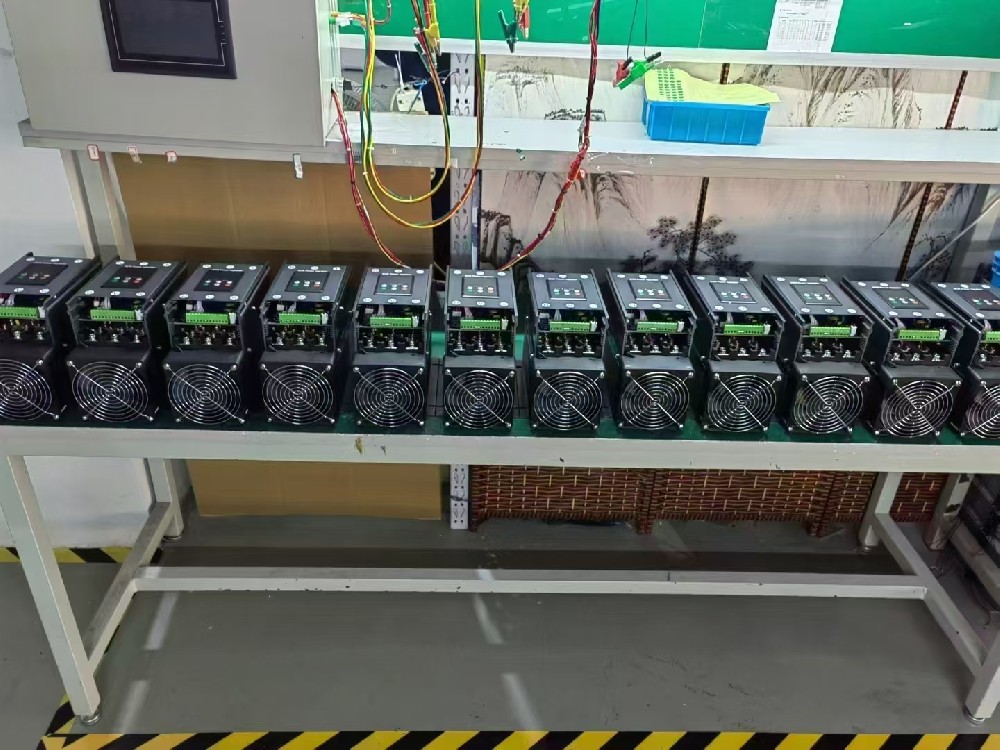 衔接电力调整器的线缆老化，在不更换线缆的情况下，能否采取一时措施持续安全使用电力调整器？